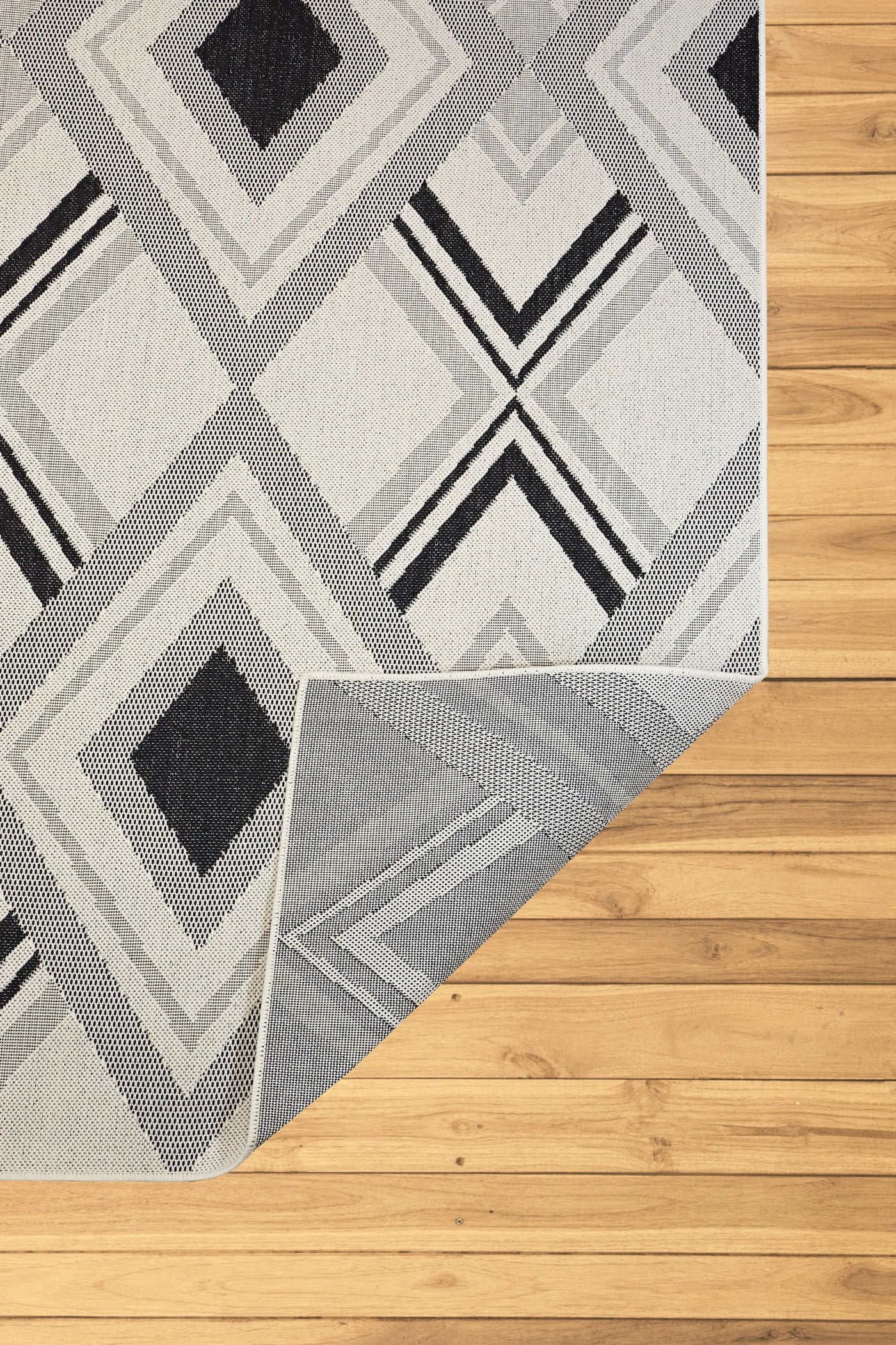 Sisalo Geometric Flatweave Rug - 102 Beige