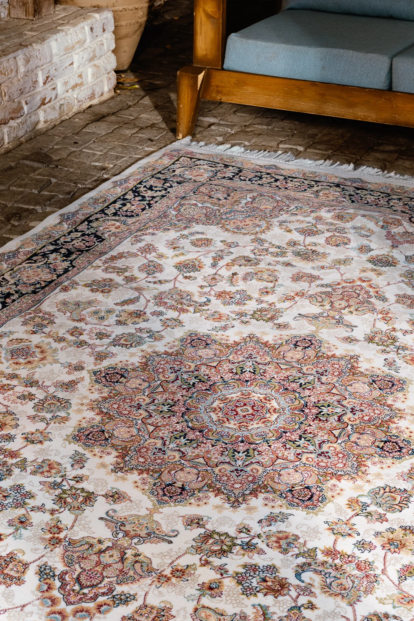 Arian Traditional Rug - 102 Cream