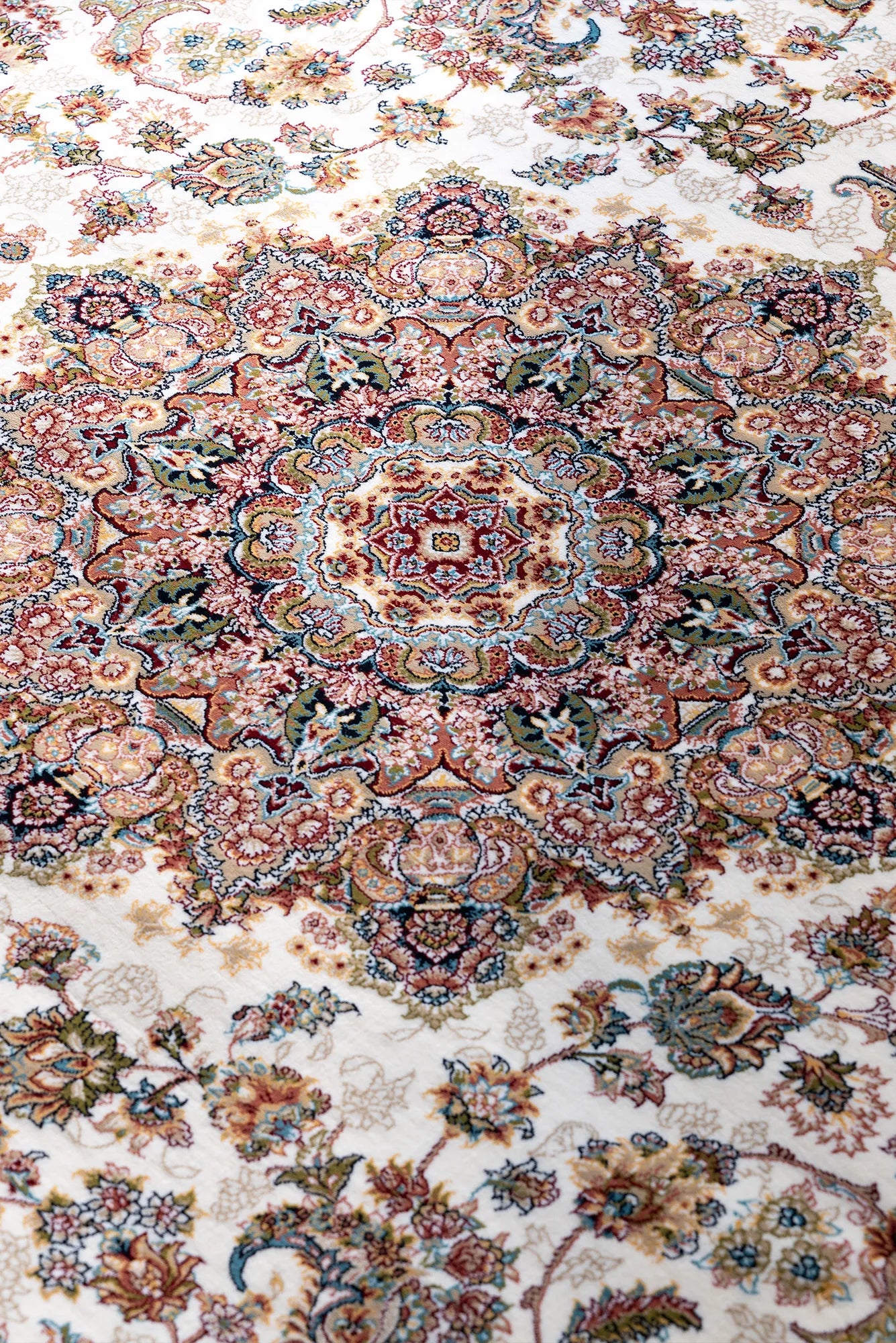 Arian Traditional Rug - 102 Cream