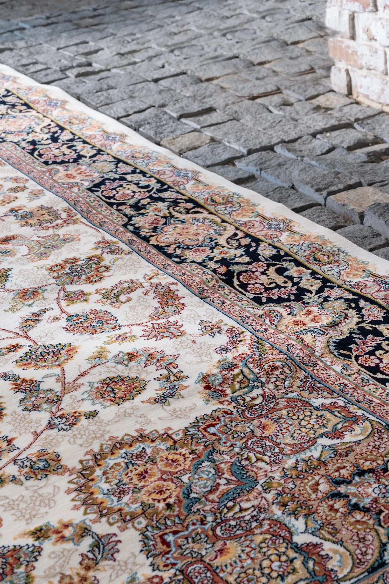 Arian Traditional Rug - 102 Cream