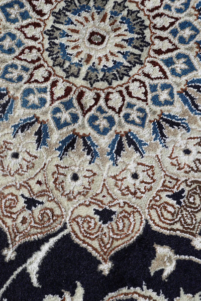 Nain - Persian Hand Knotted 100% Wool Rug - 295x198 cms